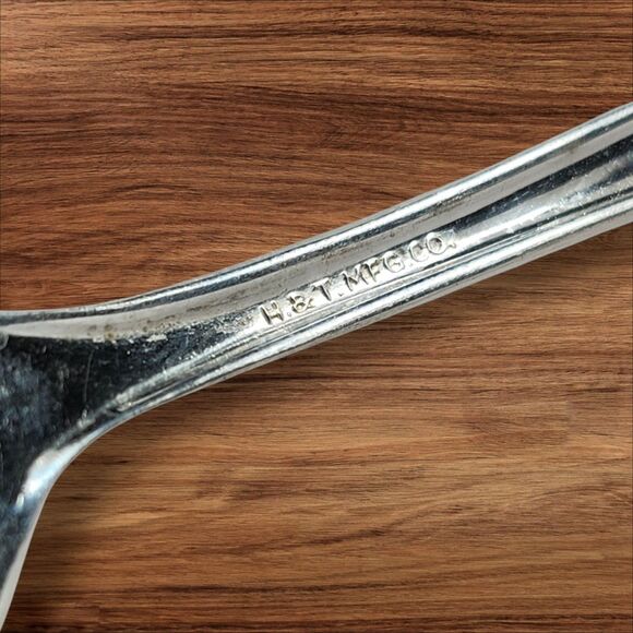 Vintage H&T MFG Co Meadow Flower 1940 Silver‑Plated Salad Forks Set of 7 Floral - Picture 4 of 5